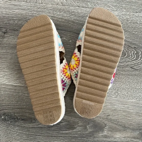 Dirty Laundry Multicolor Crochet Platform Sandals - Picture 3 of 4